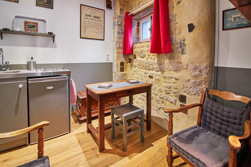 La Plus Petite Maison De France バイユー 部屋 写真